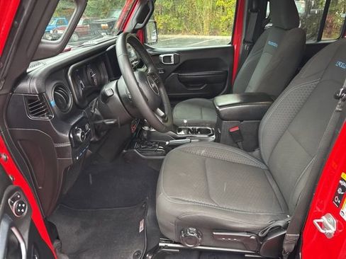 Used 2024 Jeep Wrangler Unlimited Rubicon 4xe image 11