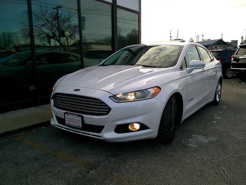 Used 2015 Ford Fusion Titanium image 2