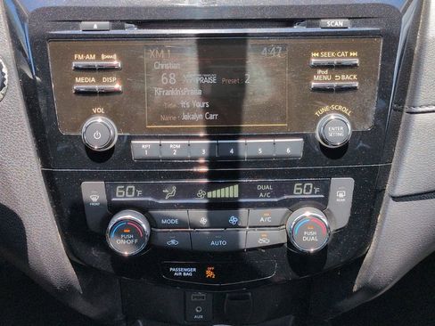 Used 2017 Nissan Rogue SV FWD image 18