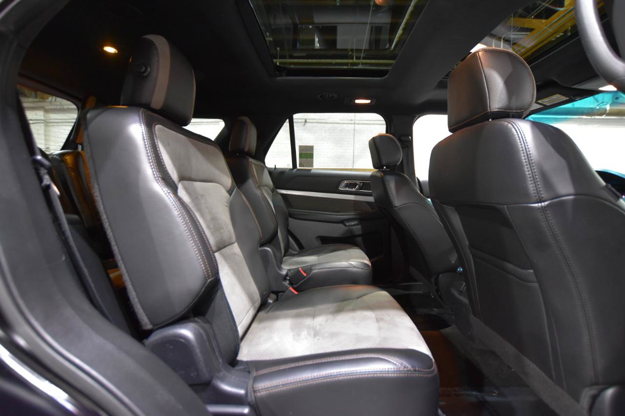 Used 2017 Ford Explorer XLT w/ Equipment Group 202A AWD/4WD image 37