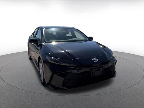 Used 2025 Toyota Camry LE FWD image 3