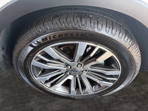 Used 2018 Ford Explorer Platinum AWD/4WD image 40