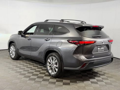 Used 2024 Toyota Highlander Limited image 8
