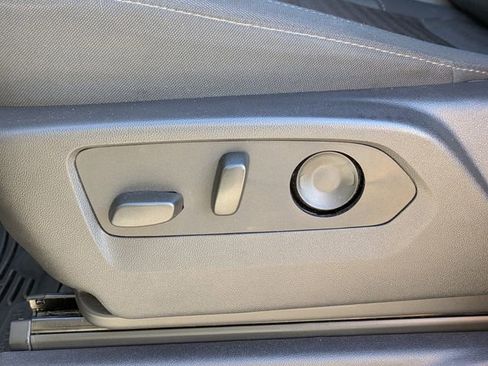 Used 2024 Chevrolet Silverado 2500 Custom w/ Custom Value Package image 21