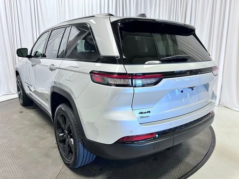 Used 2024 Jeep Grand Cherokee Altitude image 27