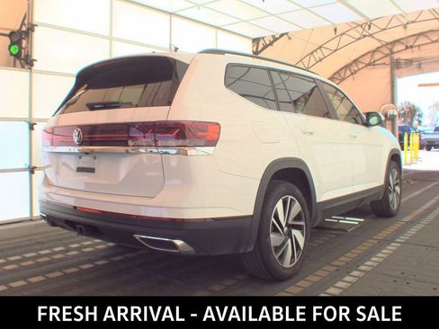 Used 2025 Volkswagen Atlas SE image 4