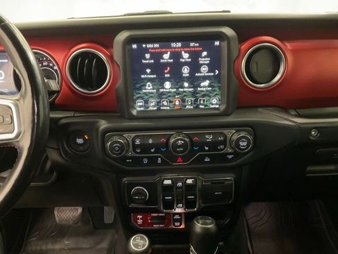Used 2022 Jeep Wrangler Unlimited Rubicon w/ LED Lighting Group AWD/4WD image 17