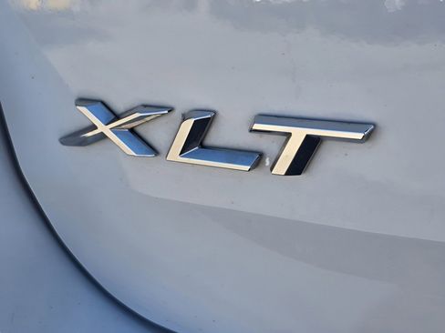 Used 2022 Ford Explorer XLT w/ Equipment Group 202A image 25