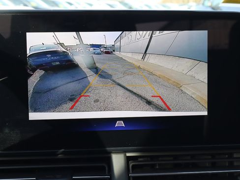 Used 2025 Chevrolet Trax LT w/ LT Convenience Package image 12