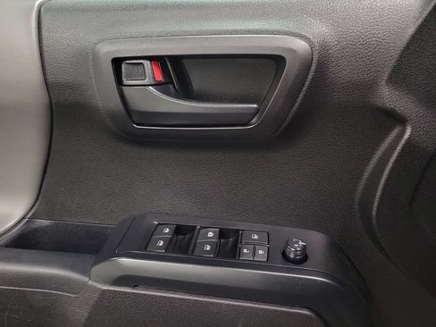 Used 2022 Toyota Tacoma SR AWD/4WD image 30