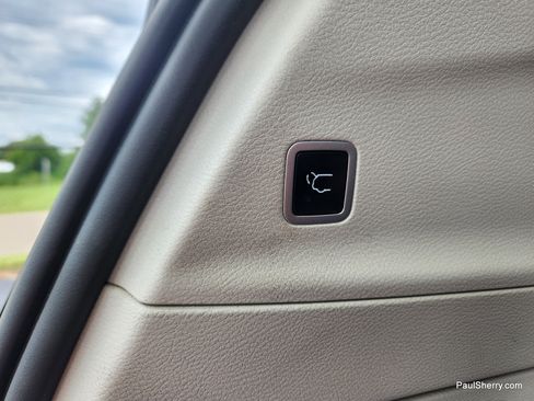 Used 2022 Chrysler Pacifica Touring-L FWD image 30