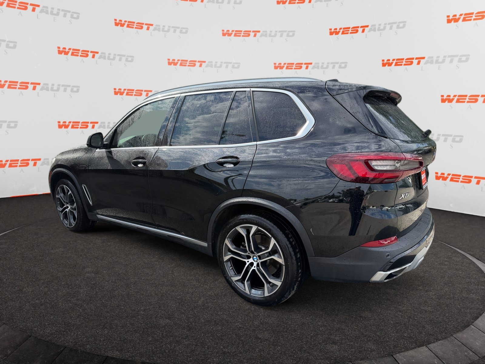Used 2021 BMW X5 xDrive40i w/ Premium Package 3 AWD/4WD image 3