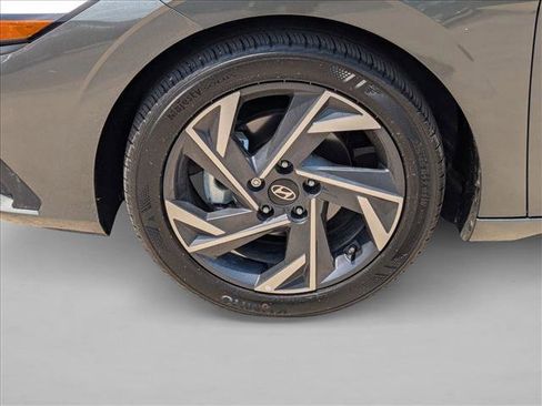 Used 2025 Hyundai Elantra Sport FWD image 9