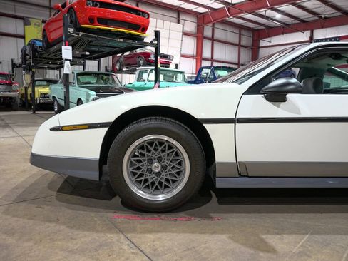 Used 1987 Pontiac Fiero GT RWD image 3