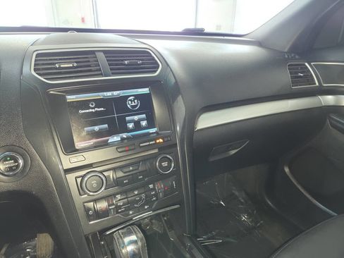 Used 2016 Ford Explorer XLT w/ Equipment Group 202A AWD/4WD image 35