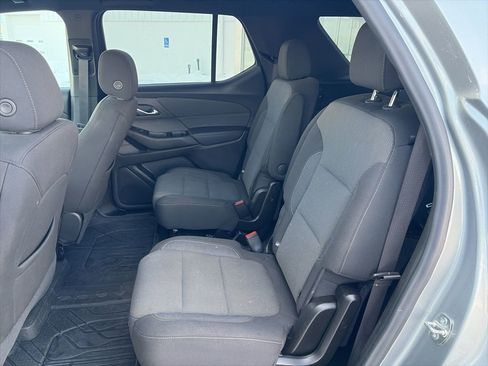 Used 2023 Chevrolet Traverse LT image 11