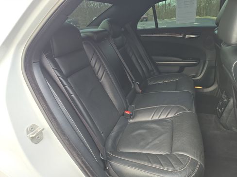 Used 2023 Chrysler 300 C image 28