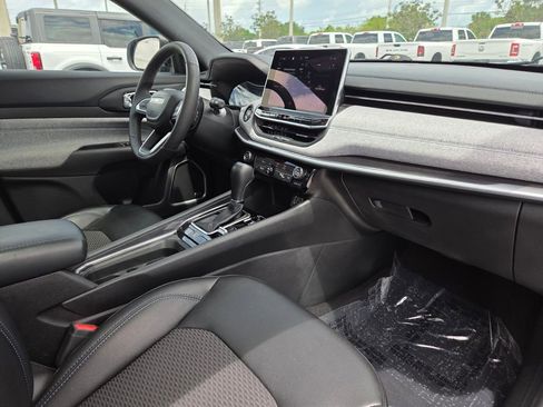 Used 2023 Jeep Compass Latitude w/ Sun and Sound Group image 9