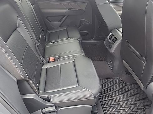 Used 2021 Volkswagen Atlas Cross Sport SE w/ Panoramic Sunroof Package AWD/4WD image 18