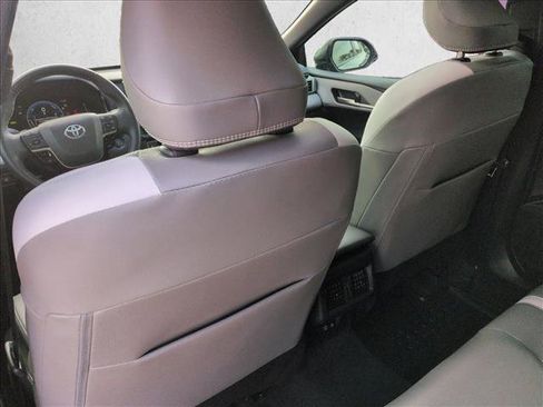 Used 2025 Toyota Camry SE image 17