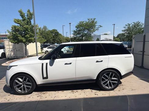 Used 2023 Land Rover Range Rover SE AWD/4WD image 2