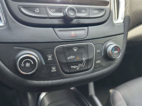 Used 2017 Chevrolet Malibu LT FWD image 23