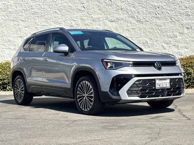 Certified 2025 Volkswagen Taos SE FWD image 7