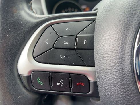 Used 2019 Jeep Compass Limited image 15