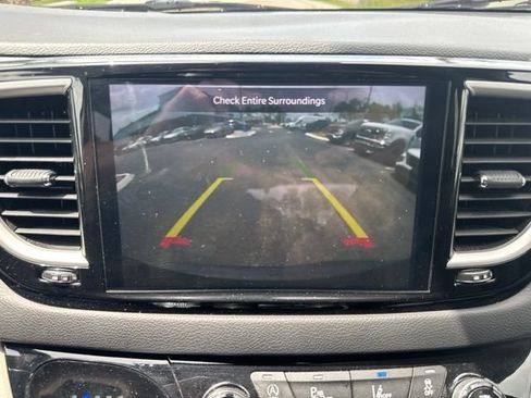 Used 2023 Chrysler Pacifica Touring-L FWD image 28