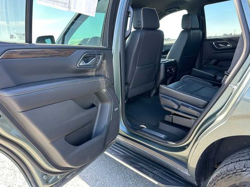 Used 2024 Chevrolet Tahoe Premier AWD/4WD image 17