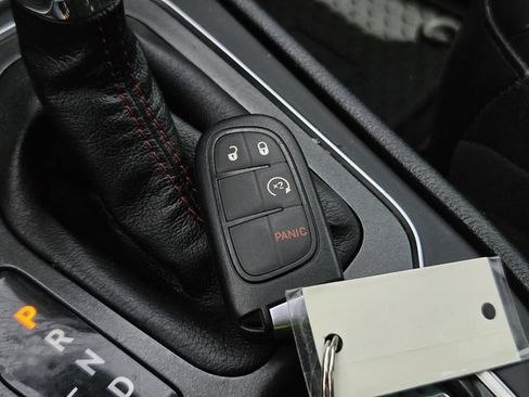 Used 2022 Jeep Cherokee Trailhawk AWD/4WD image 34