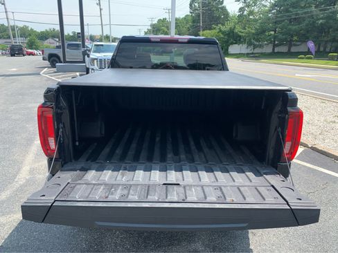 Used 2023 GMC Sierra 1500 SLT w/ SLT Premium Package AWD/4WD image 5