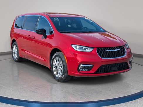 New 2026 Chrysler Pacifica Select image 3