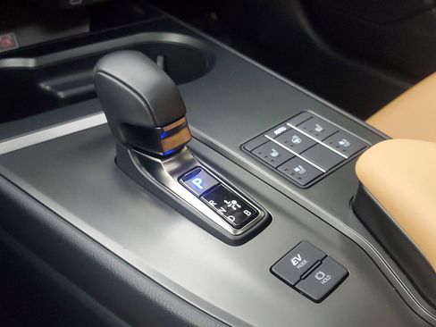 Used 2025 Lexus UX 300h FWD w/ Accessory Package (Z1) image 30