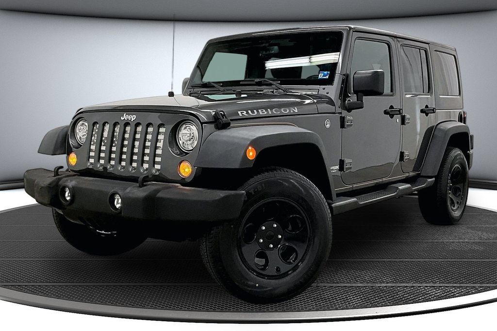 Used 2018 Jeep Wrangler Unlimited Rubicon w/ Connectivity Group AWD/4WD image 3