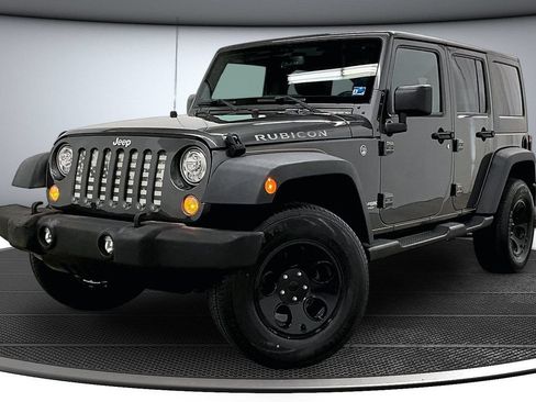 Used 2018 Jeep Wrangler Unlimited Rubicon w/ Connectivity Group AWD/4WD image 3