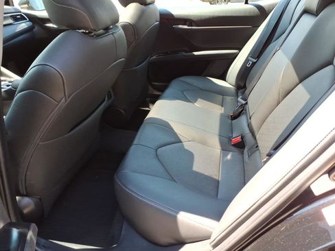 Used 2018 Toyota Camry XSE FWD image 12