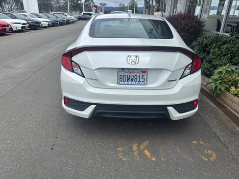 Used 2017 Honda Civic Touring image 7