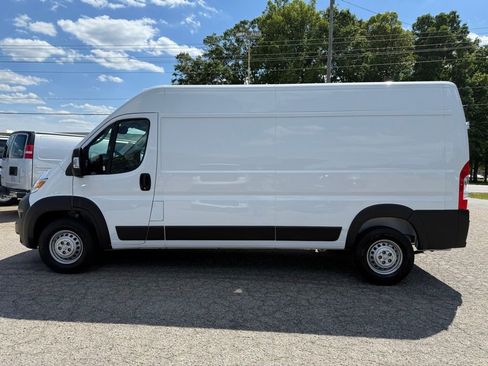 Used 2026 RAM ProMaster 2500 w/ Convenience Group FWD image 2