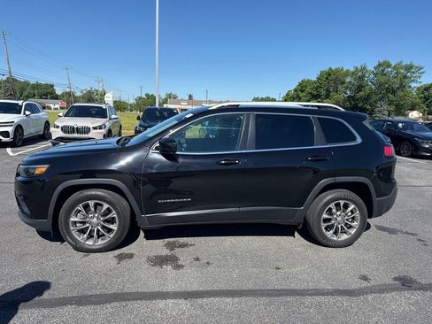 Used 2019 Jeep Cherokee Latitude Plus w/ Comfort/Convenience Group FWD image 4