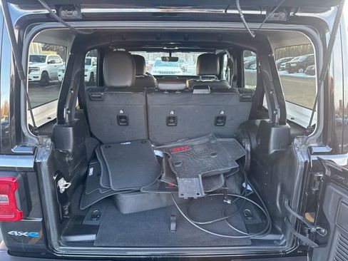 Used 2023 Jeep Wrangler Unlimited Sahara w/ Cold Weather Group image 10