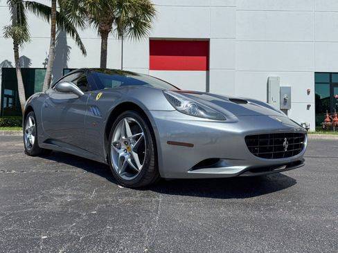 Used 2010 Ferrari California RWD image 7