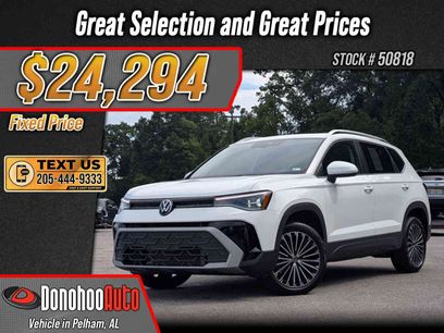 Used 2025 Volkswagen Taos SE w/ Panoramic Sunroof Package