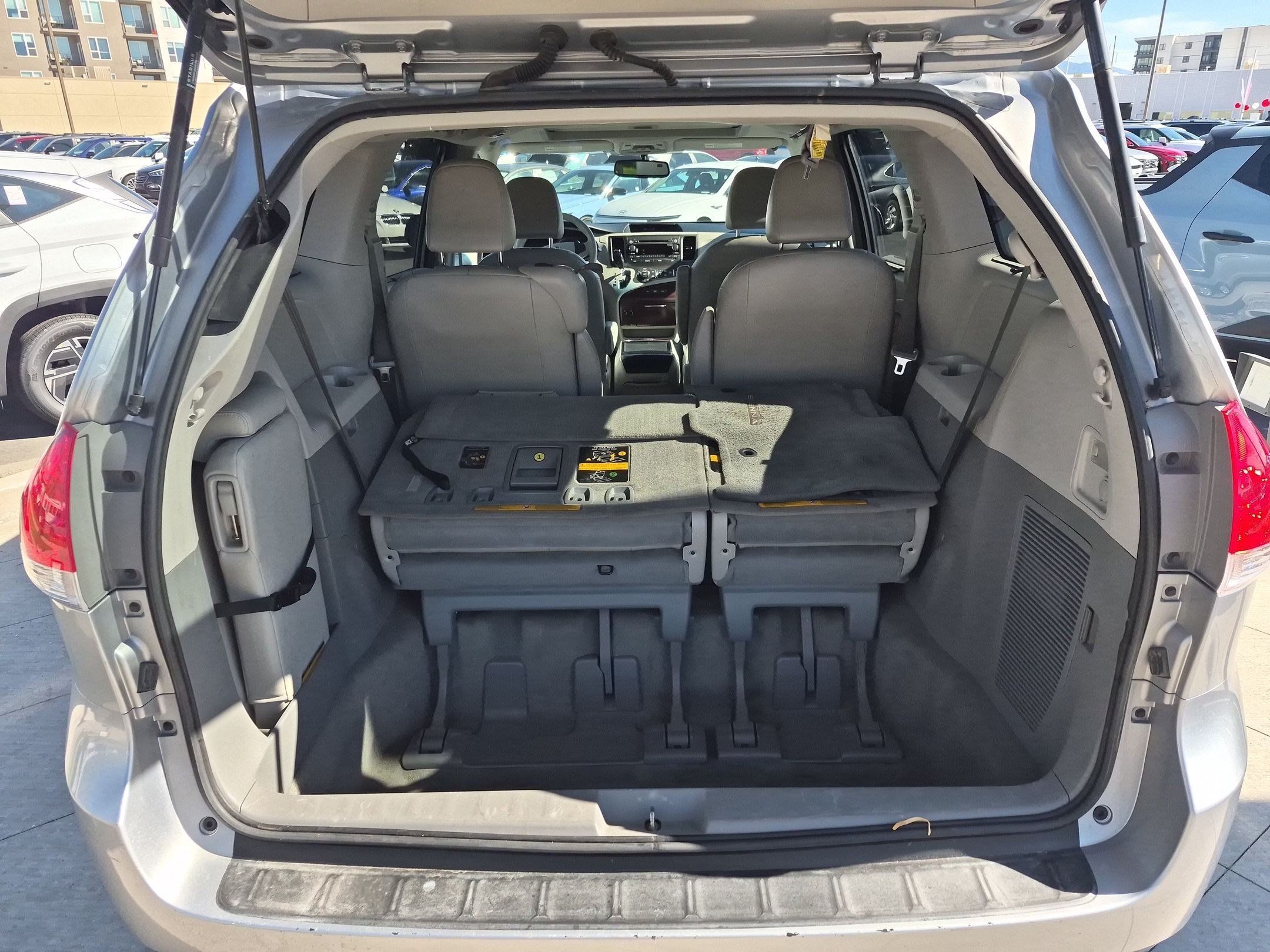 Used 2014 Toyota Sienna XLE FWD image 26