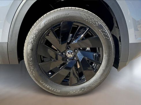 New 2026 Volkswagen Atlas Cross Sport SE AWD/4WD image 13