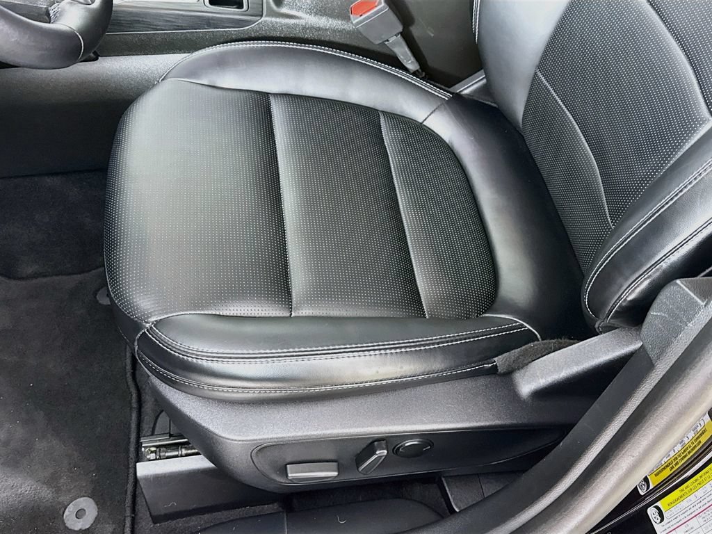 Used 2025 Ford Escape Platinum AWD/4WD image 21