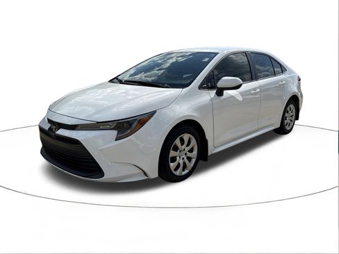 Used 2025 Toyota Corolla LE FWD image 7