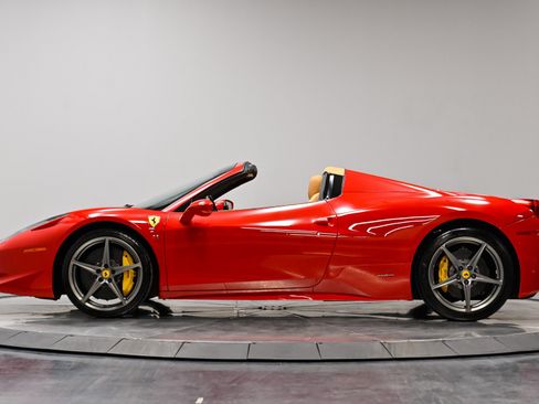 Used 2013 Ferrari 458 Spider RWD image 17