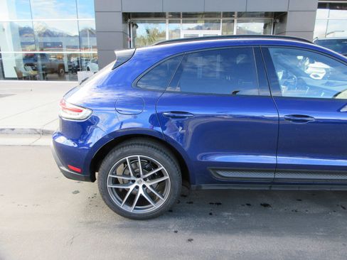 Used 2022 Porsche Macan image 10