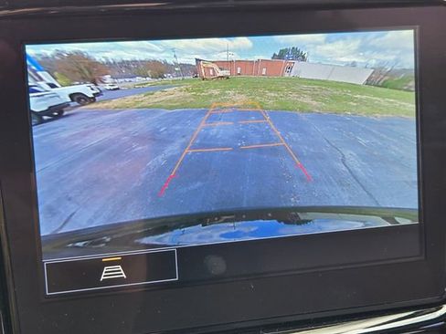 Used 2023 Chevrolet Traverse LT image 28